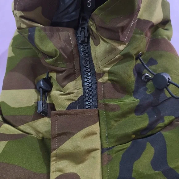 Canada Goose Waterproof And Windproof Camouflage Hooded Down Jacket - Picture 11 of 13